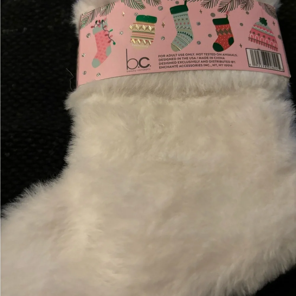 NWT Eyeshadow brush trio in soft fuzzy stocking